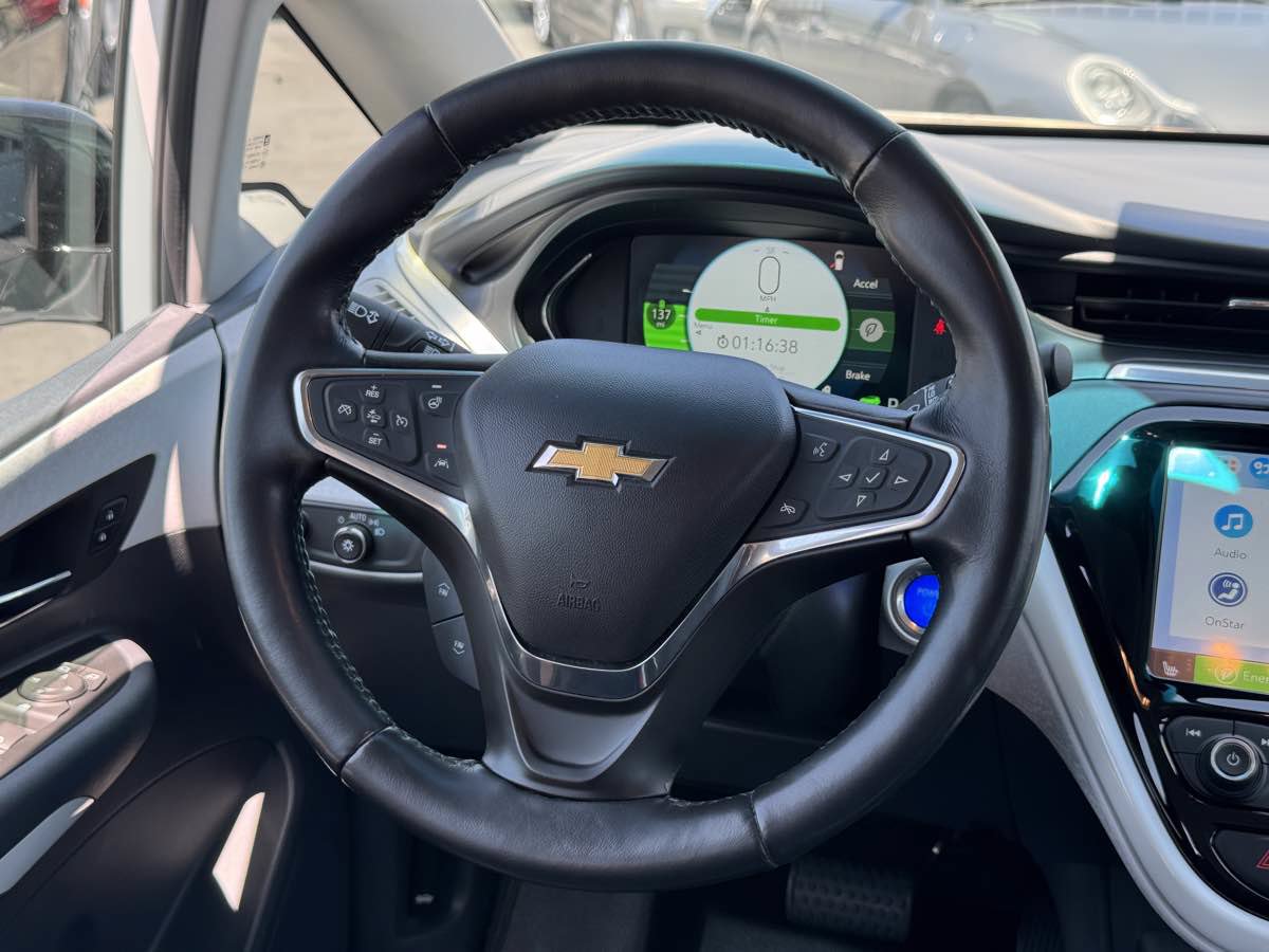 Used 2019 Chevrolet Bolt Premier w/ Infotainment Package FWD image 21