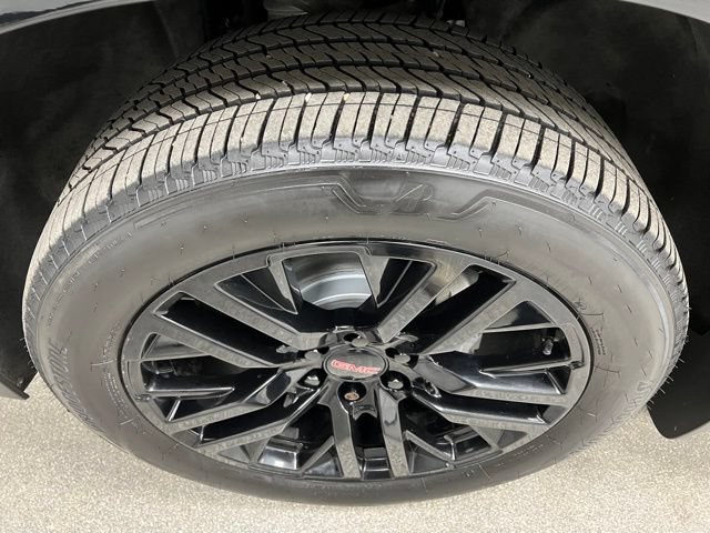 Used 2022 GMC Yukon XL Denali w/ Advanced Technology Package AWD/4WD image 14