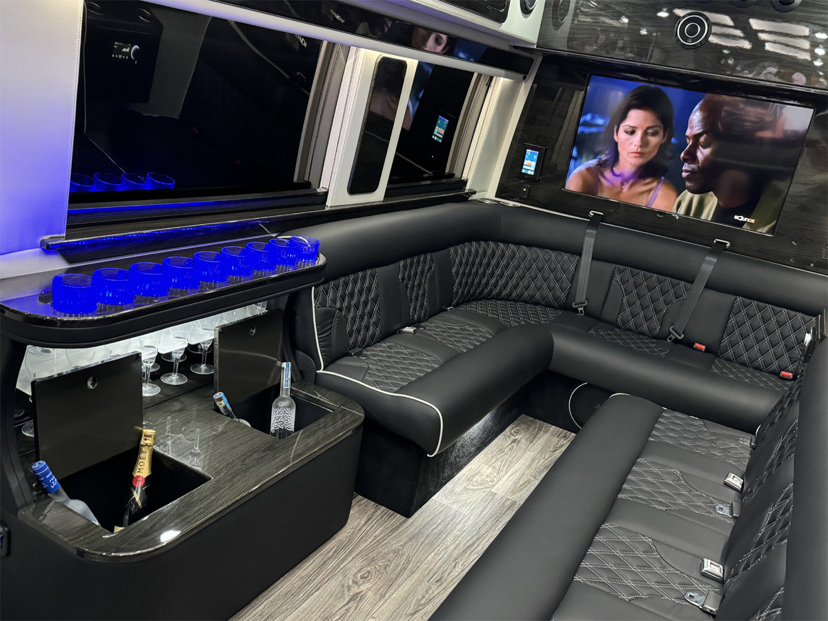 Used 2024 Mercedes-Benz Sprinter 3500 image 4