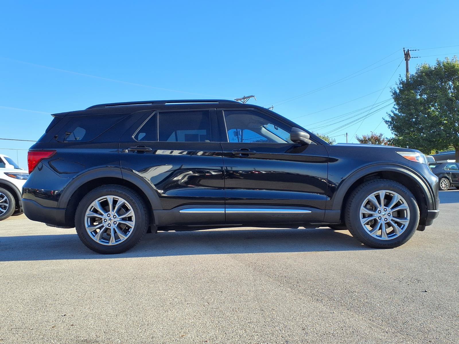 Certified 2020 Ford Explorer XLT w/ Equipment Group 202A RWD image 4