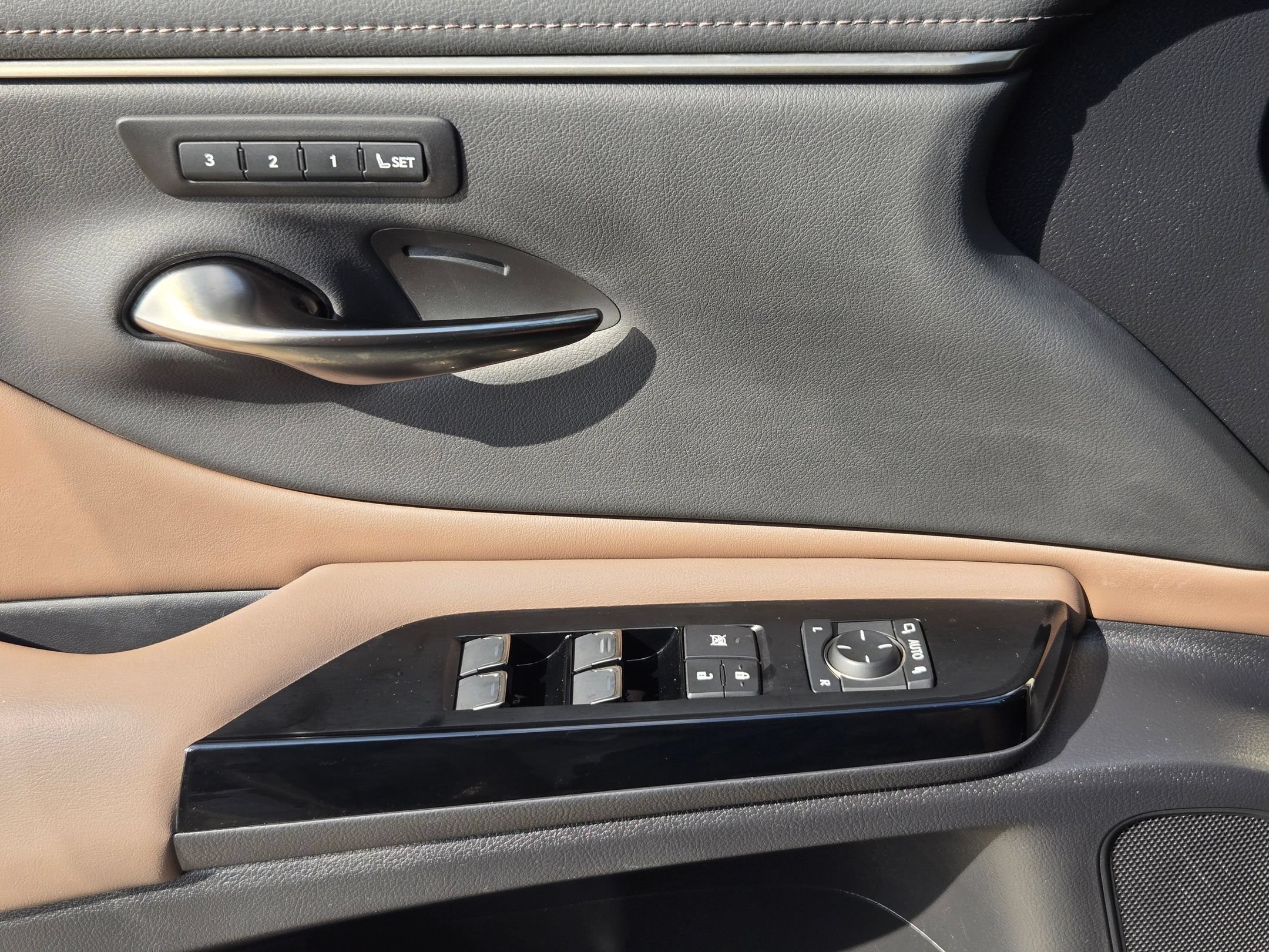 Used 2023 Lexus ES 350 w/ Premium Package FWD image 11
