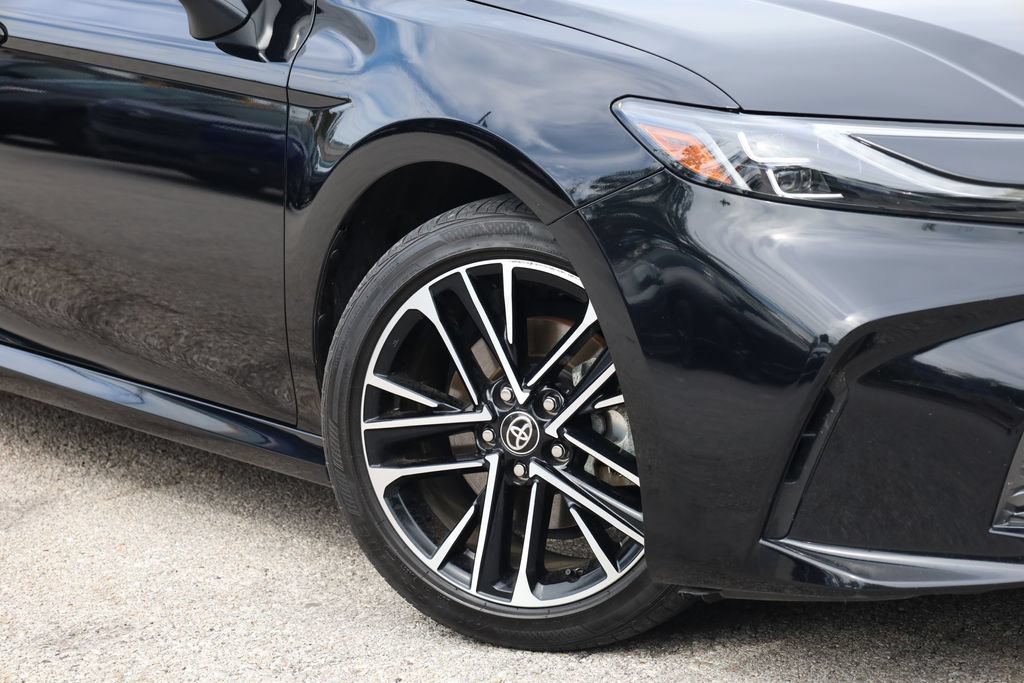 Used 2025 Toyota Camry XLE AWD/4WD image 3