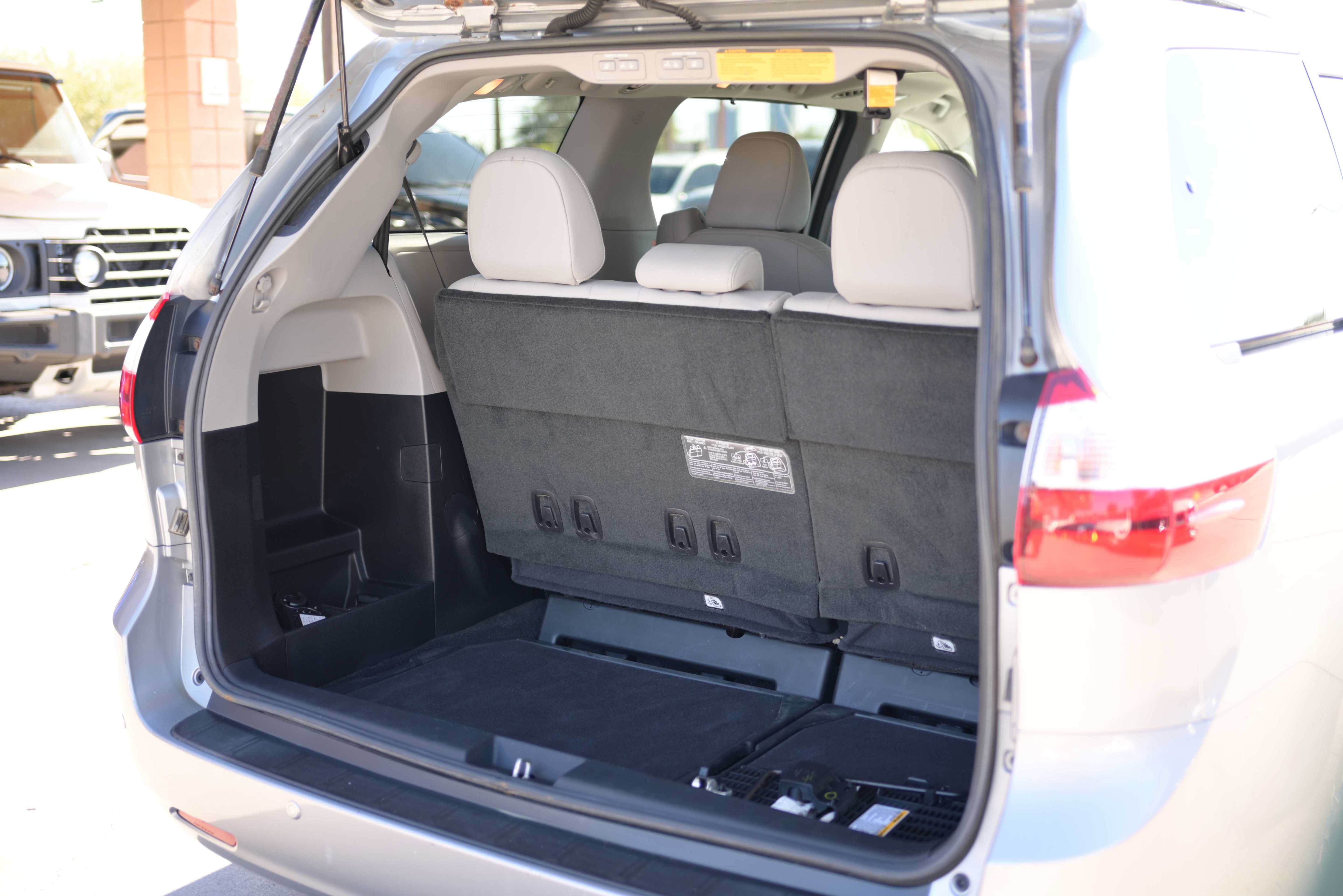 Used 2017 Toyota Sienna Limited FWD image 13