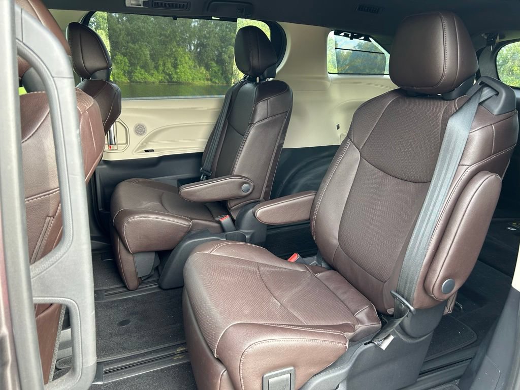 Certified 2021 Toyota Sienna Platinum FWD image 14