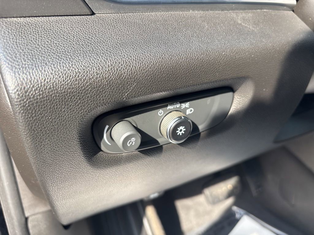 Used 2020 Chevrolet Traverse LS image 21