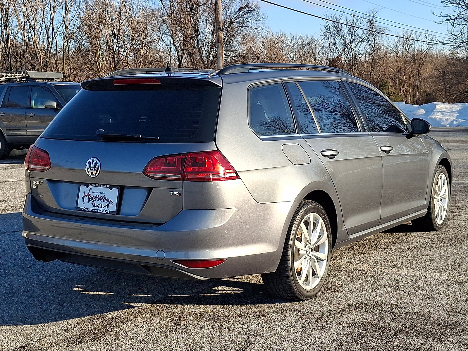 Used 2016 Volkswagen Golf SE image 6