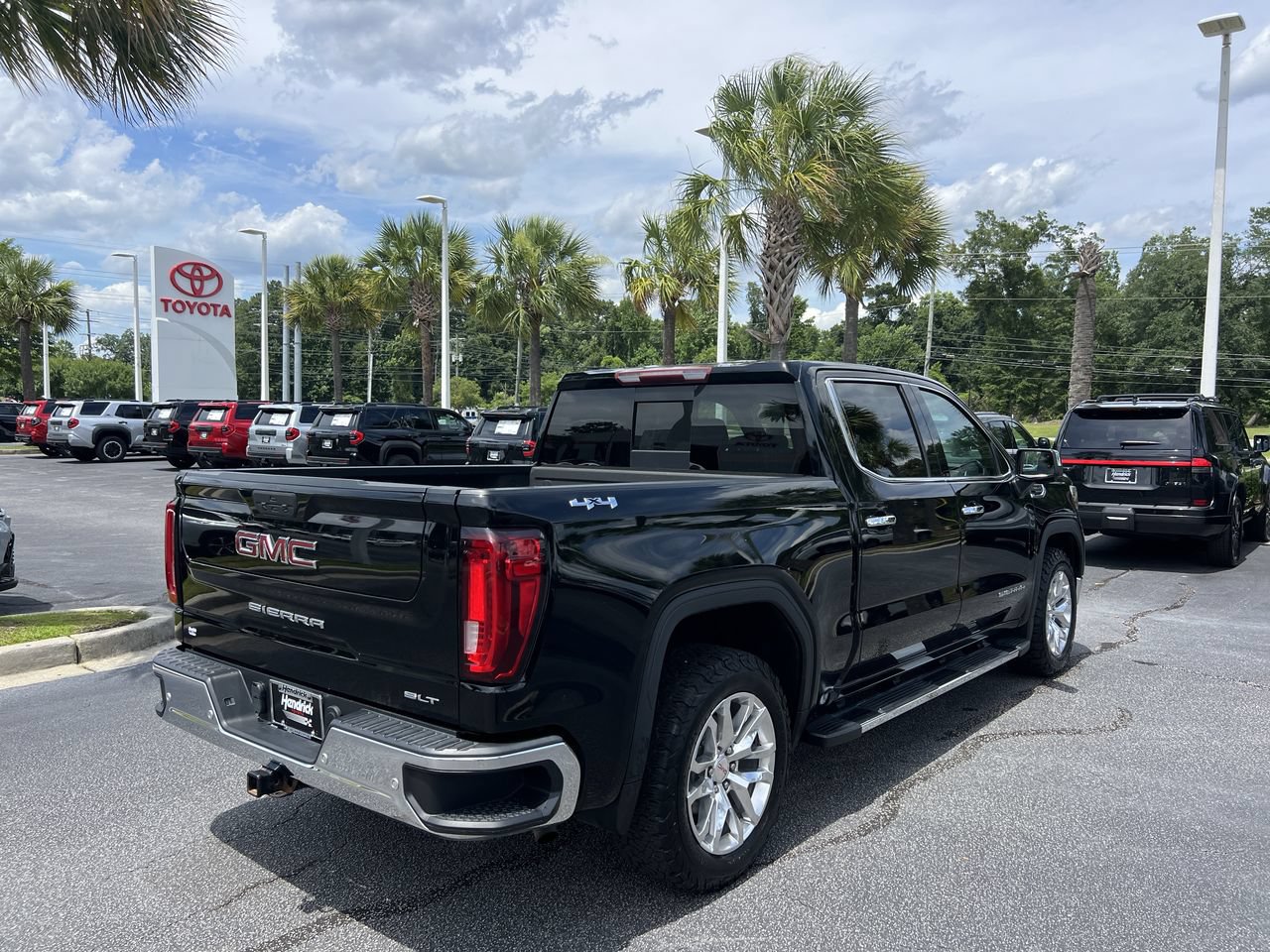 Used 2019 GMC Sierra 1500 SLT w/ SLT Premium Plus Package AWD/4WD image 10