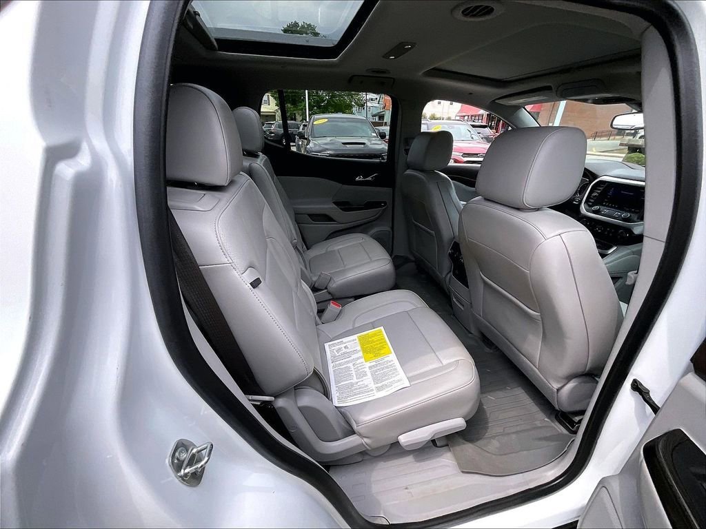 Used 2023 GMC Acadia SLT w/ Technology Package AWD/4WD image 16