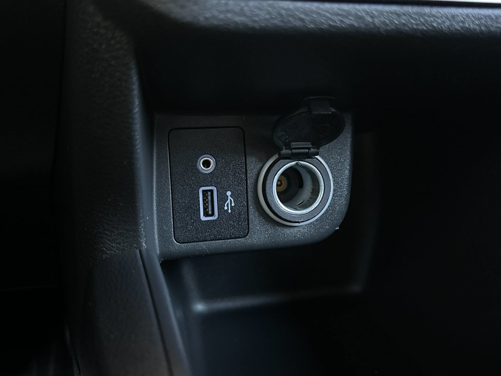 Used 2021 Nissan Kicks S FWD image 27