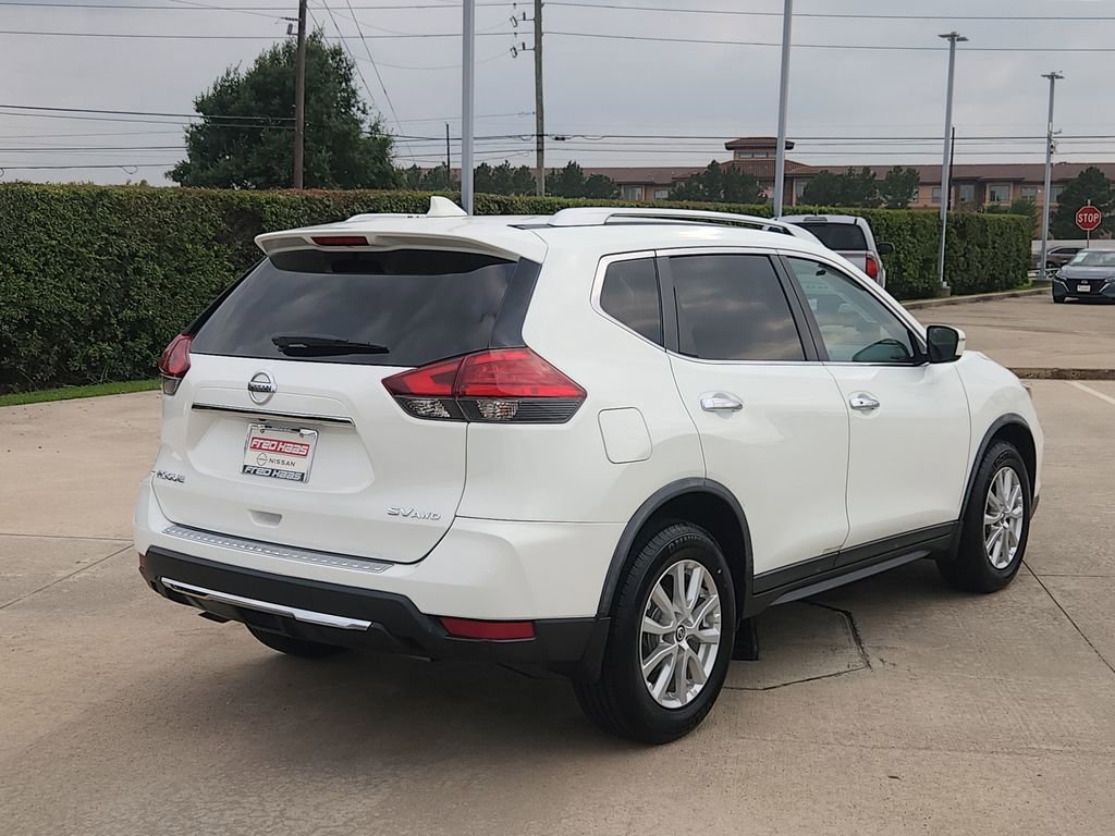 Used 2017 Nissan Rogue SV AWD/4WD image 5