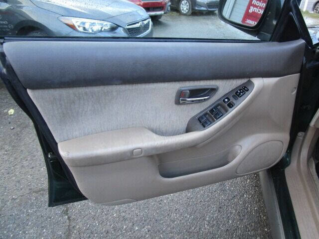 Used 2000 Subaru Outback Wagon image 25