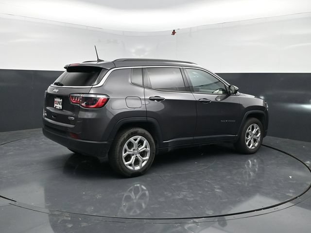 Used 2024 Jeep Compass Latitude AWD/4WD image 8