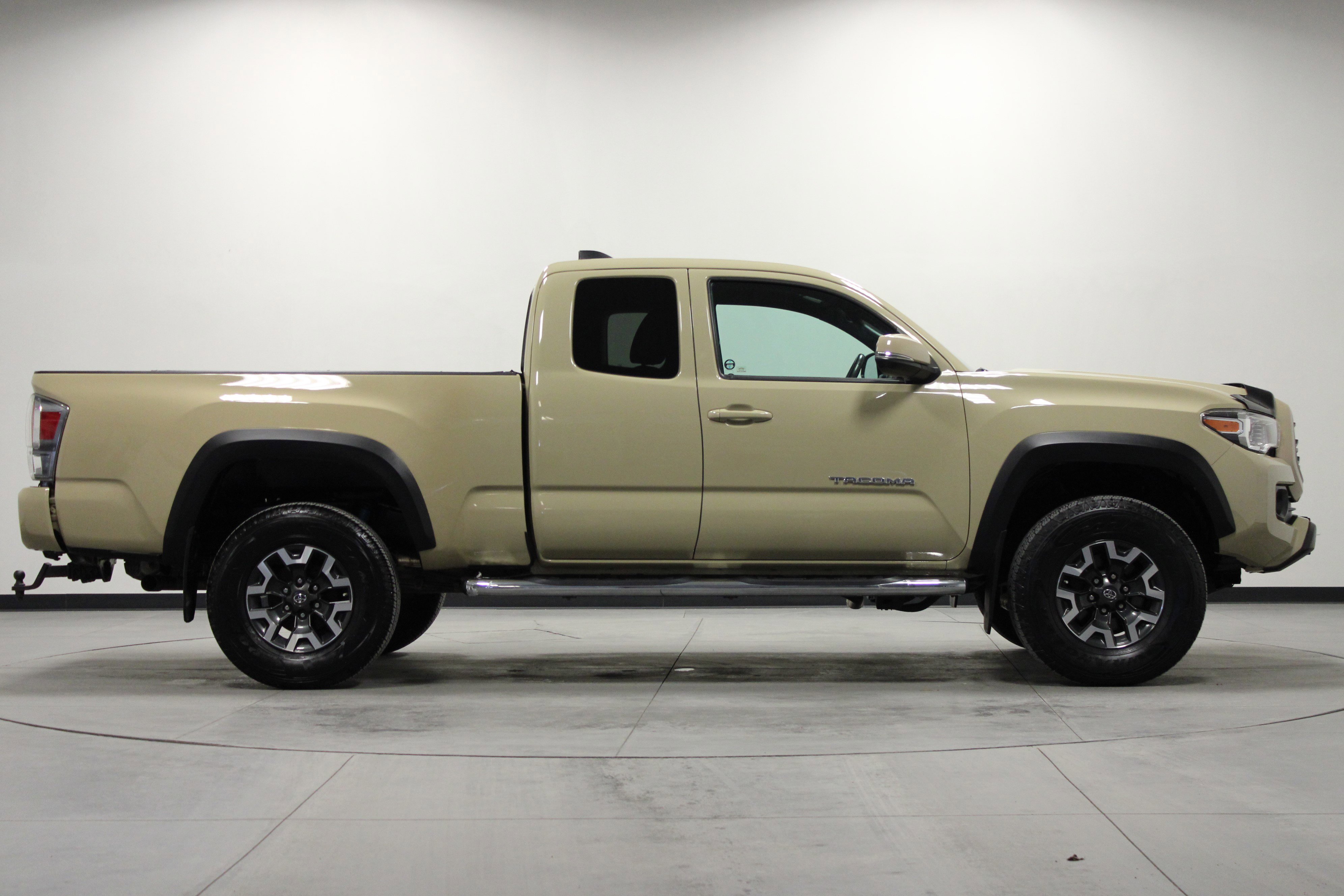 Used 2020 Toyota Tacoma TRD Off-Road image 3