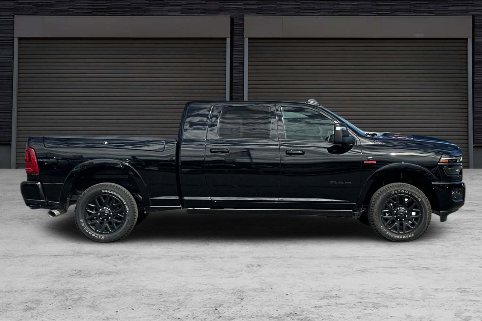 Used 2025 RAM 3500 Limited image 3