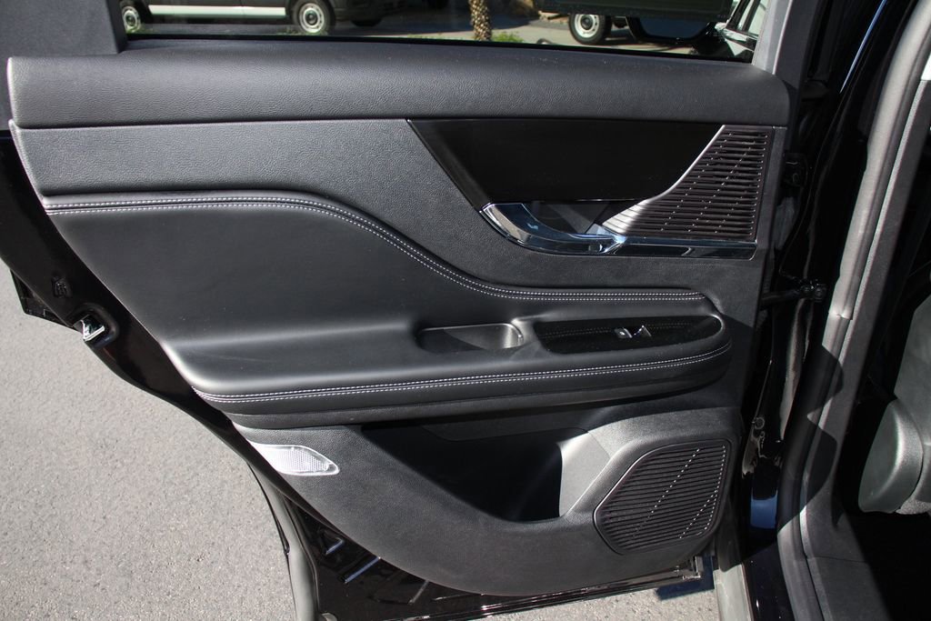 Certified 2022 Lincoln Corsair AWD w/ Equipment Group 101A image 15