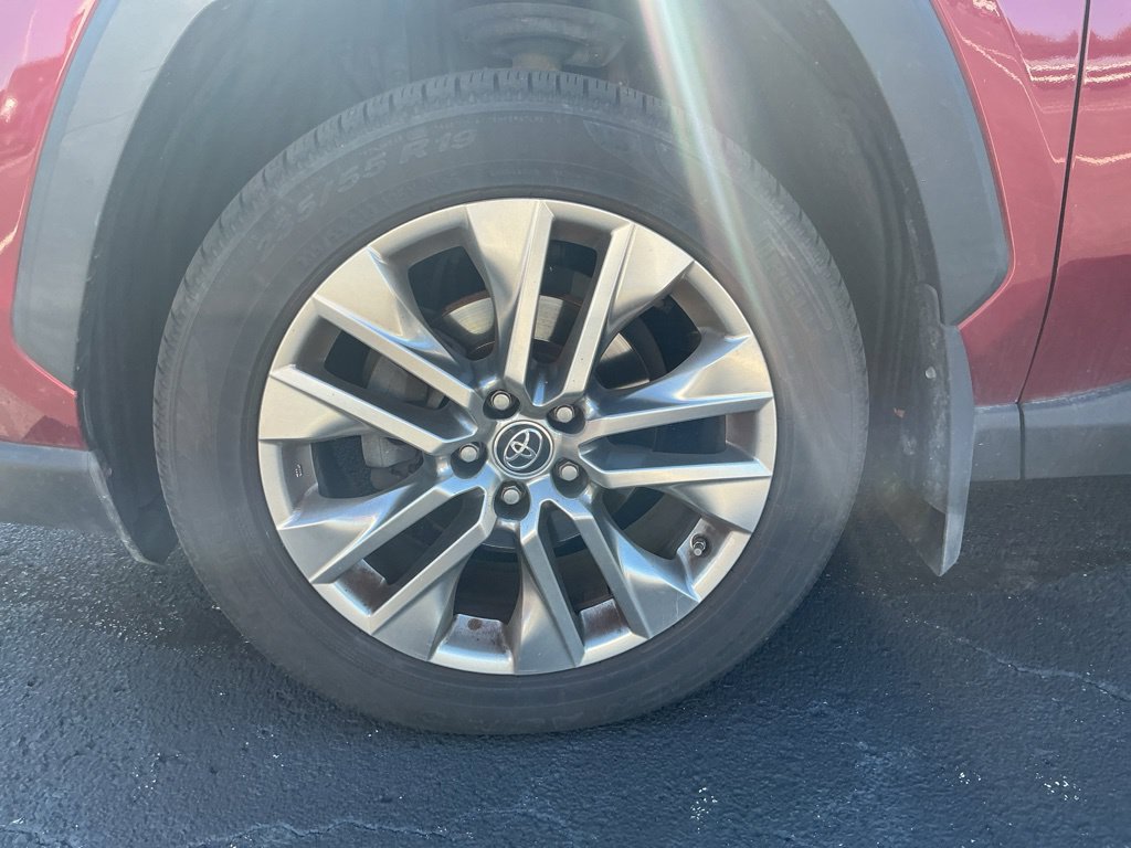 Used 2019 Toyota RAV4 XLE Premium FWD image 4