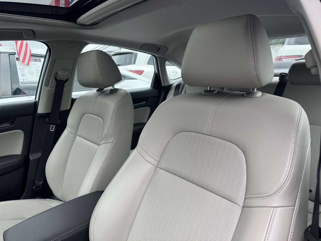 Used 2023 Honda Civic Touring image 29