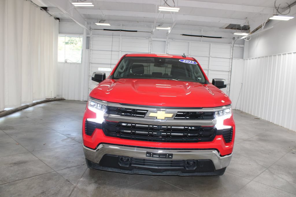 Used 2025 Chevrolet Silverado 1500 LT AWD/4WD image 3