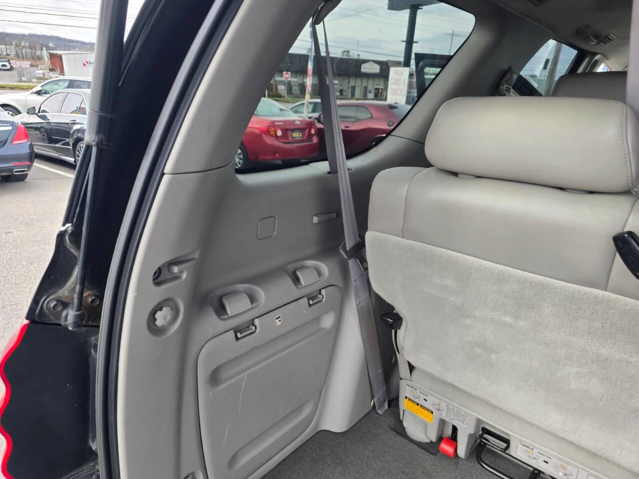 Used 2004 Toyota Sequoia Limited image 26