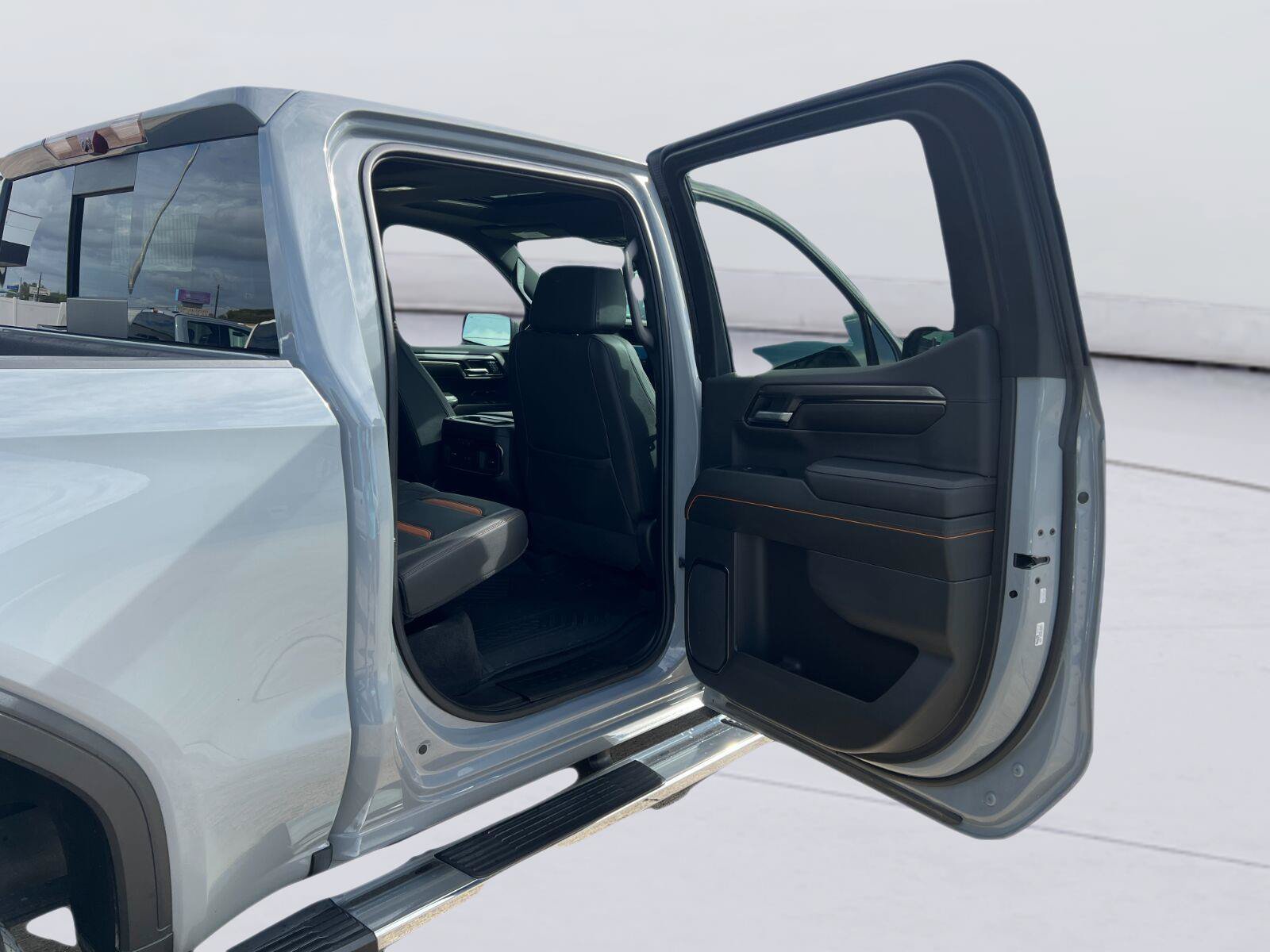 Used 2024 GMC Sierra 1500 AT4 w/ Technology Package AWD/4WD image 32