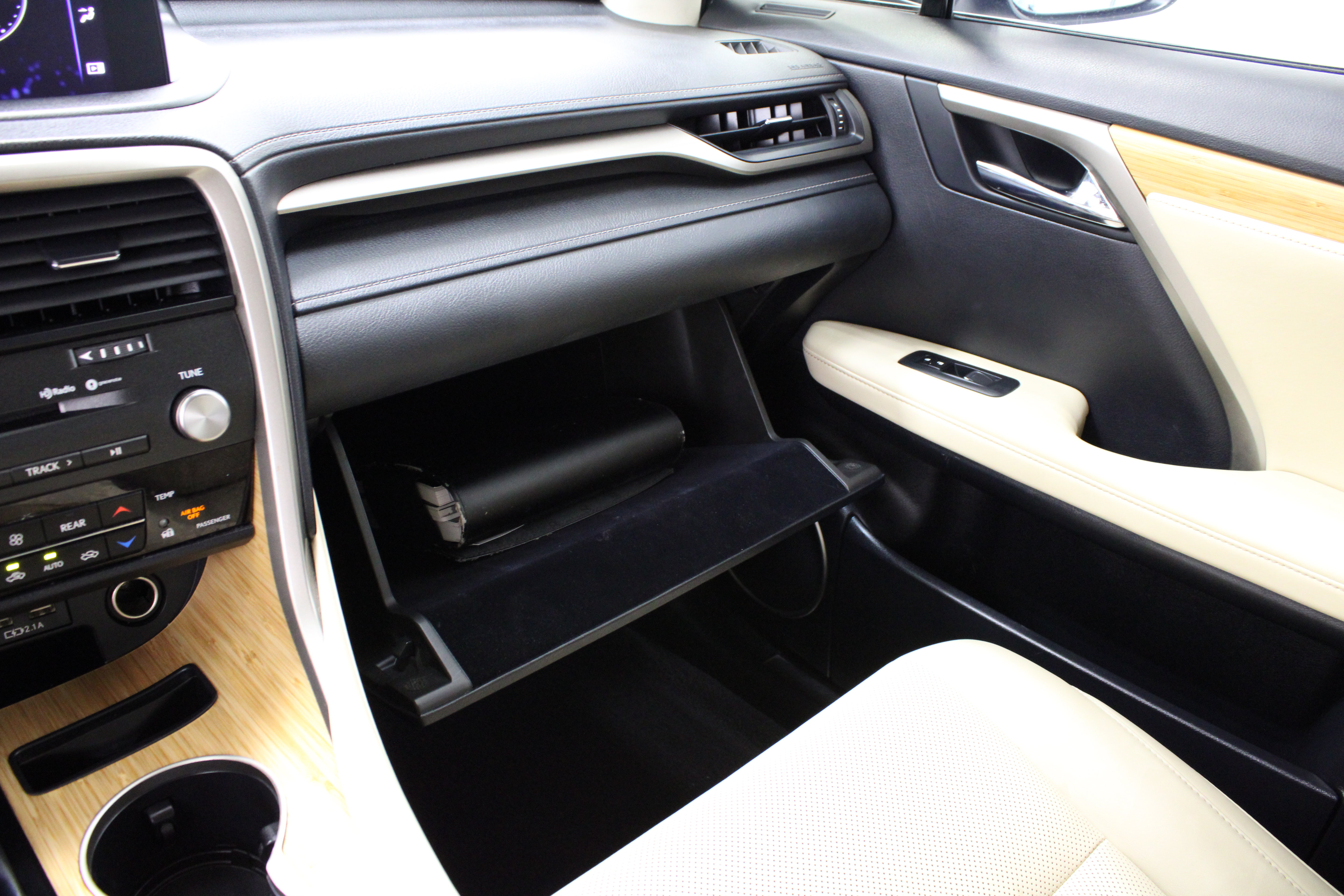 Used 2022 Lexus RX 350L FWD w/ Premium Package image 26