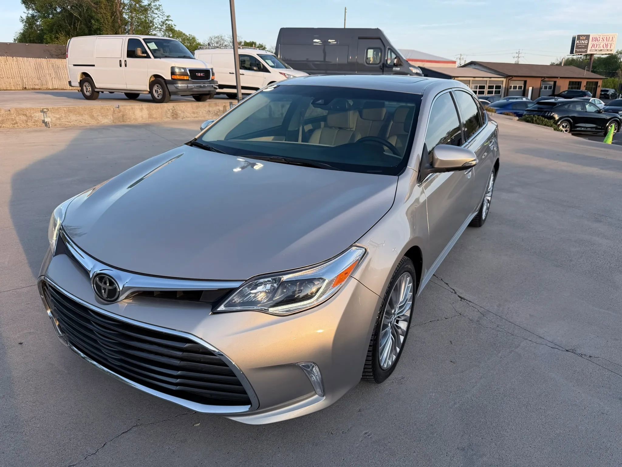 Used 2017 Toyota Avalon Limited FWD image 56