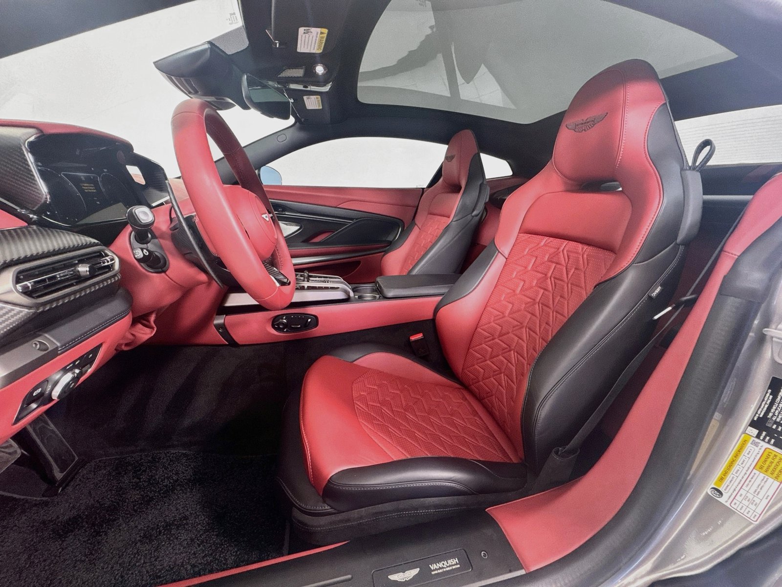 Used 2025 Aston Martin Vanquish RWD image 21