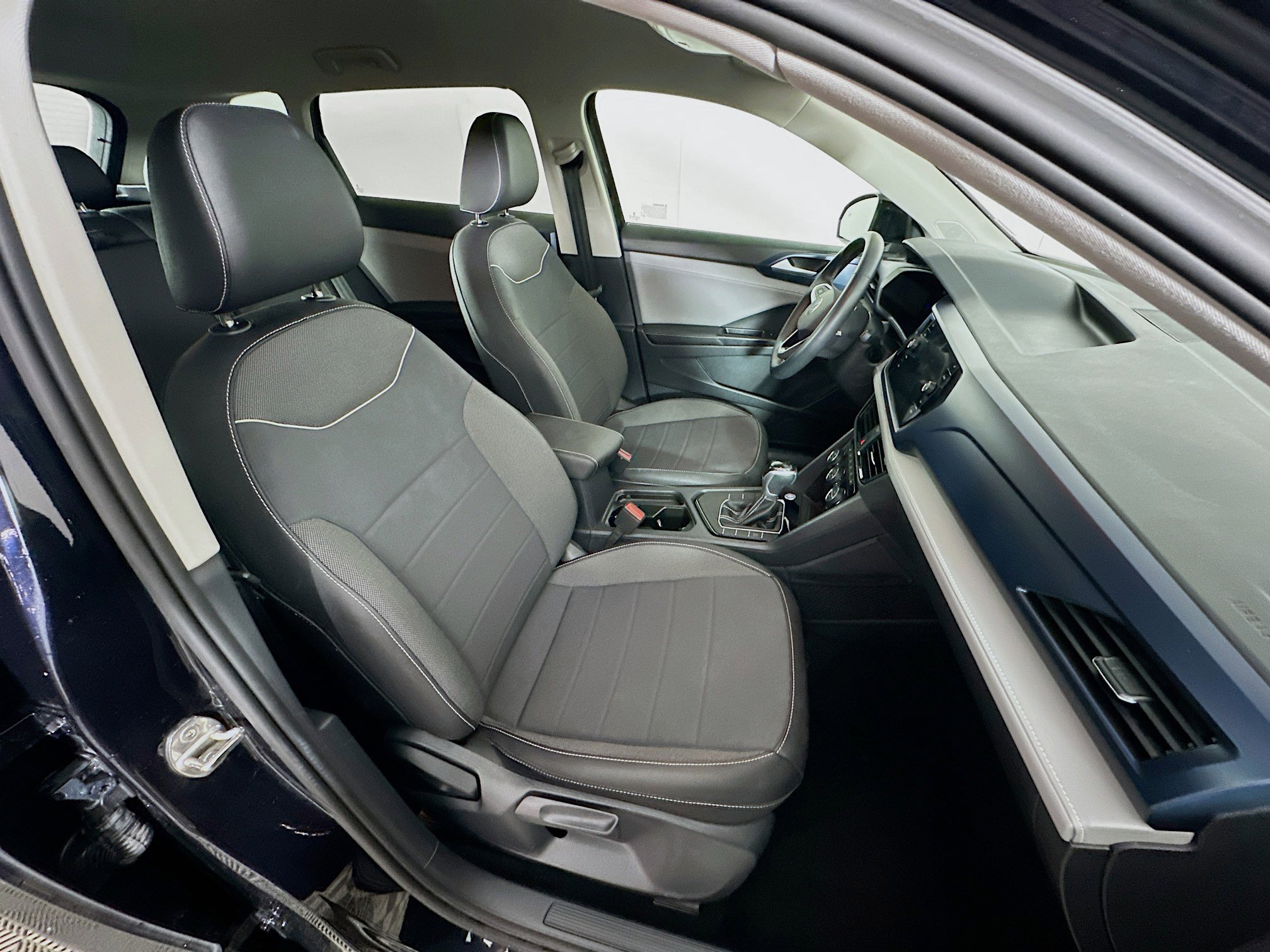 Used 2024 Volkswagen Taos SE image 30