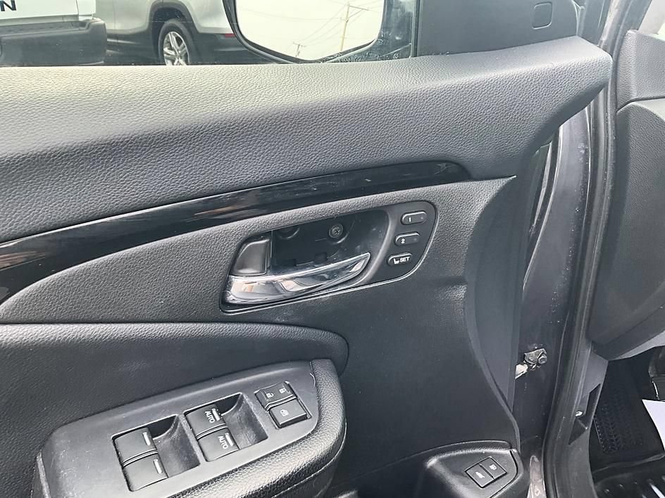 Used 2020 Honda Pilot Touring image 12