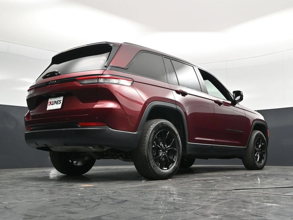 Used 2025 Jeep Grand Cherokee Altitude AWD/4WD image 50