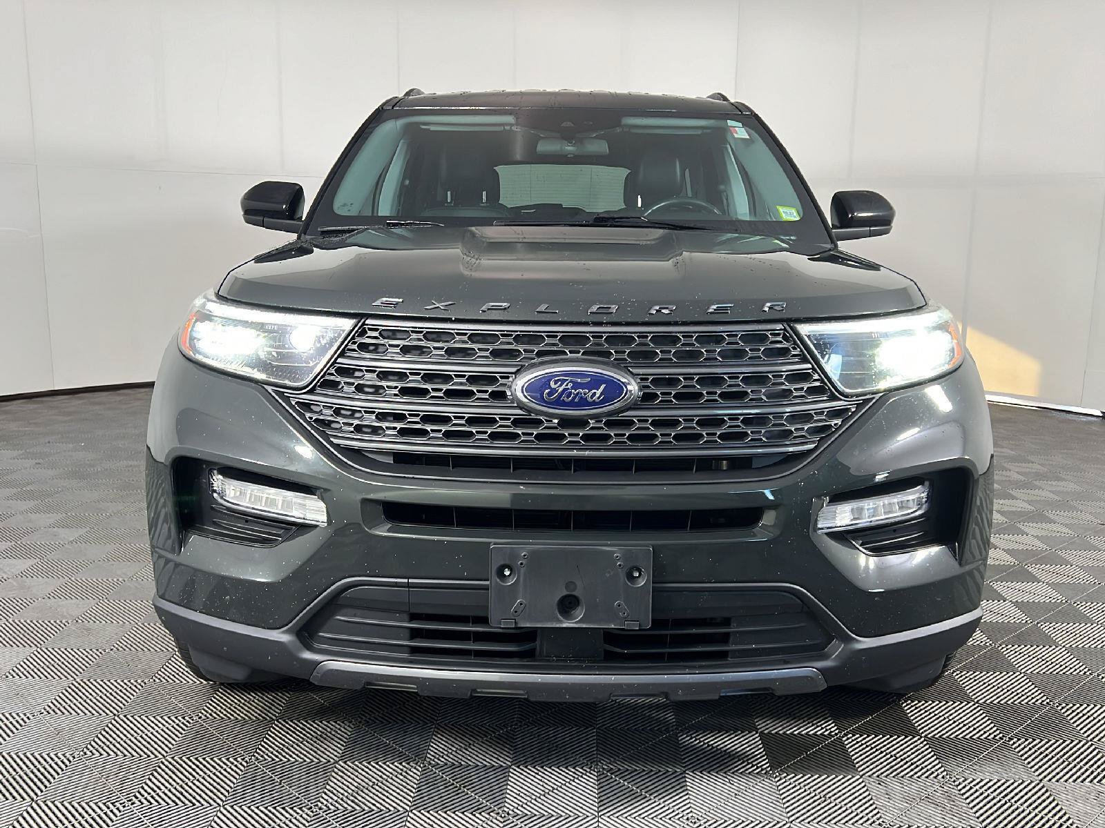 Used 2022 Ford Explorer XLT w/ Equipment Group 202A AWD/4WD image 13