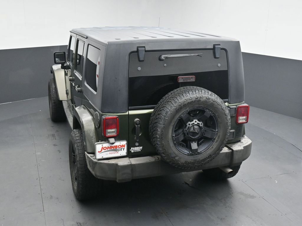 Used 2007 Jeep Wrangler Unlimited Sahara w/ Dual Top Group AWD/4WD image 25