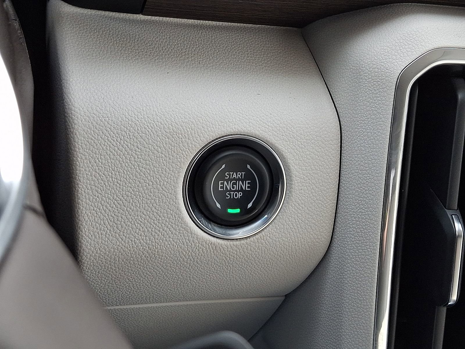 New 2026 GMC Acadia Denali w/ Super Cruise Package image 24