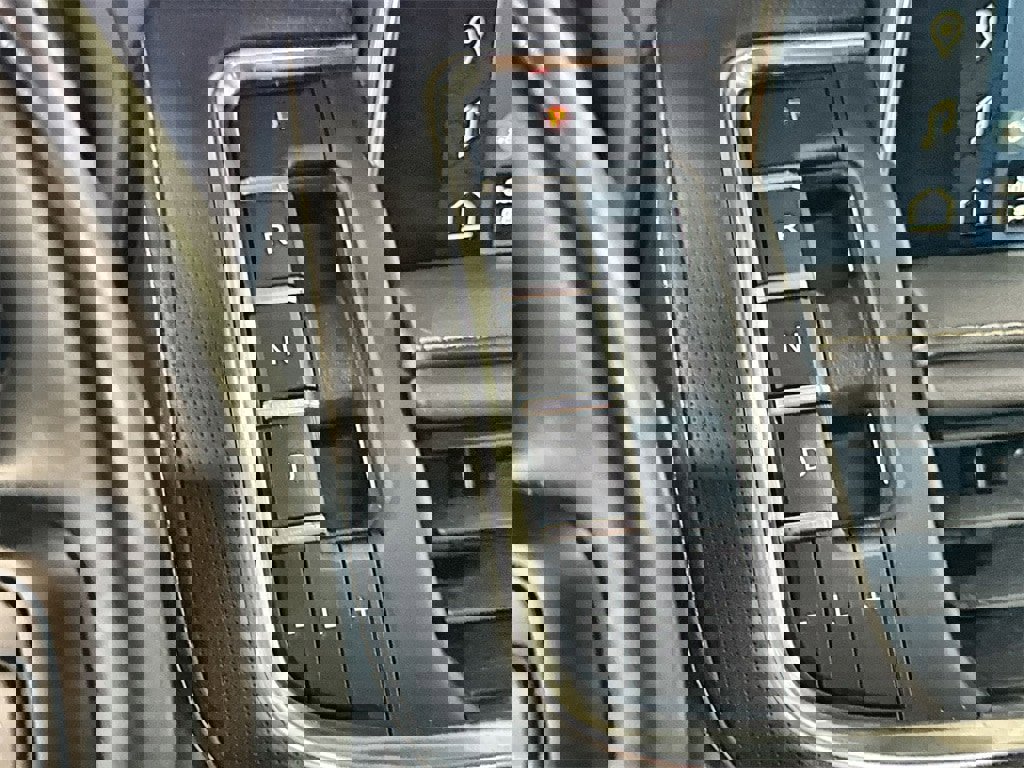 Used 2024 GMC Yukon XL SLT image 23