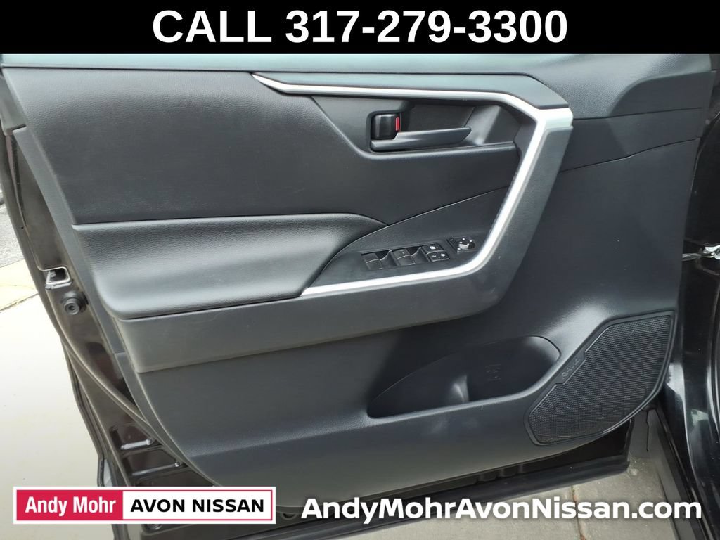 Used 2019 Toyota RAV4 LE AWD/4WD image 15