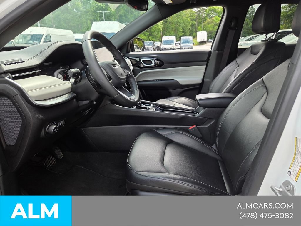Used 2025 Jeep Compass Limited AWD/4WD image 5