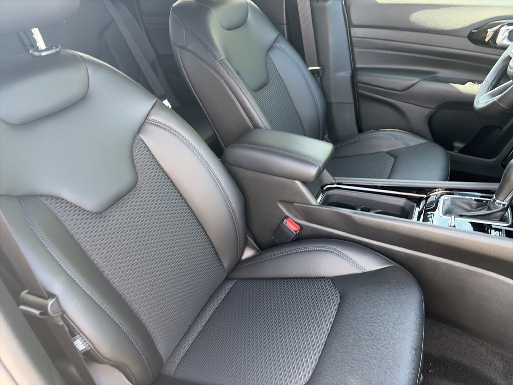 New 2026 Jeep Compass Latitude AWD/4WD image 32