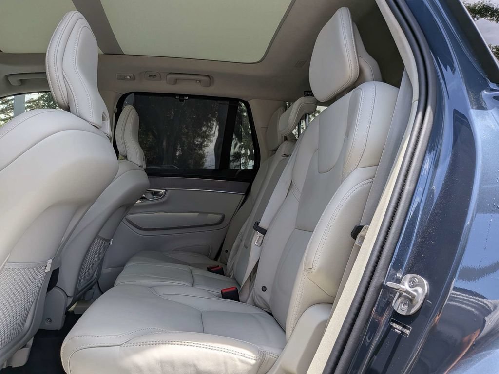 Certified 2025 Volvo XC90 B6 Ultra AWD/4WD image 17
