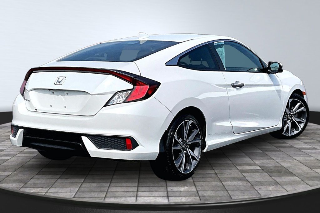Used 2019 Honda Civic Touring image 2