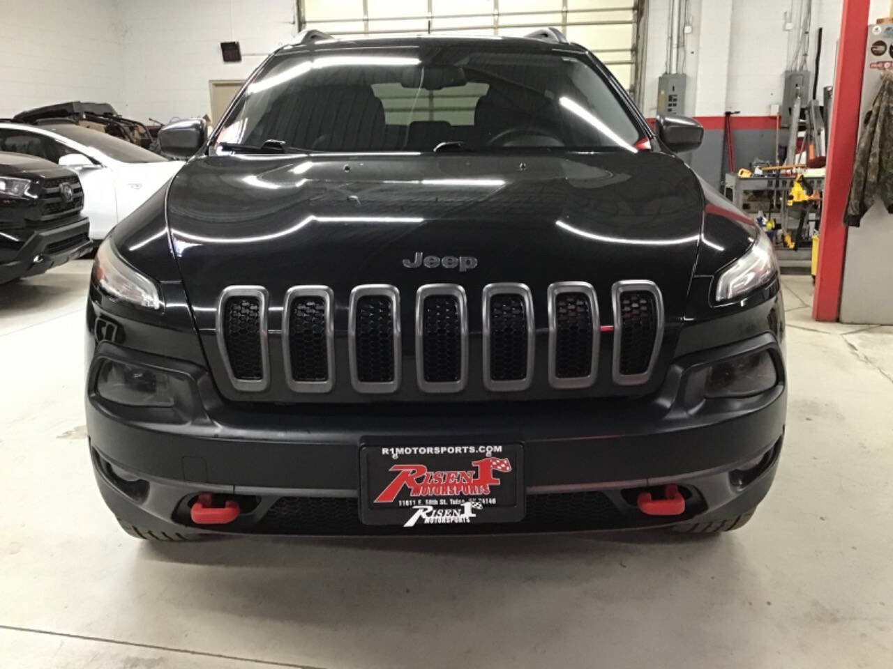 Used 2015 Jeep Cherokee Trailhawk w/ Comfort/Convenience Group AWD/4WD image 2