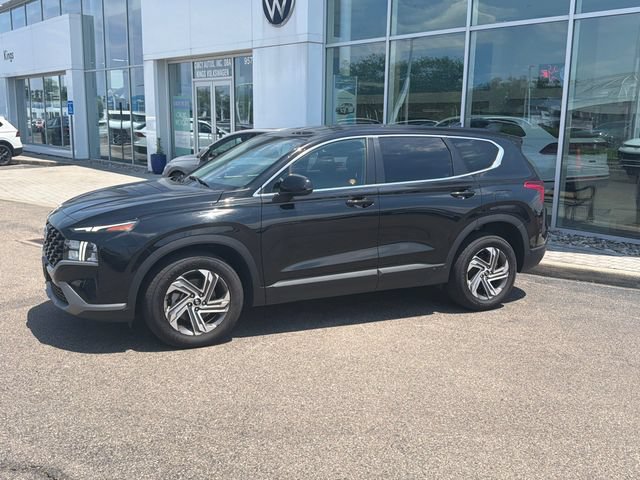 Used 2023 Hyundai Santa Fe SE FWD image 2