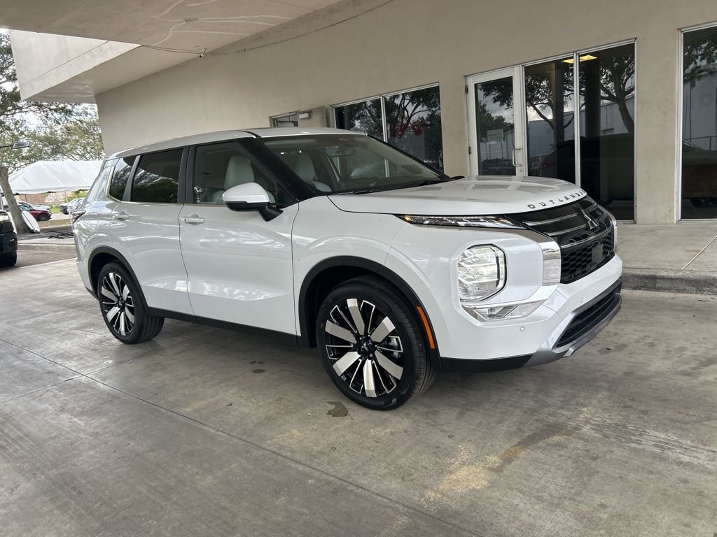 New 2026 Mitsubishi Outlander SE FWD image 2
