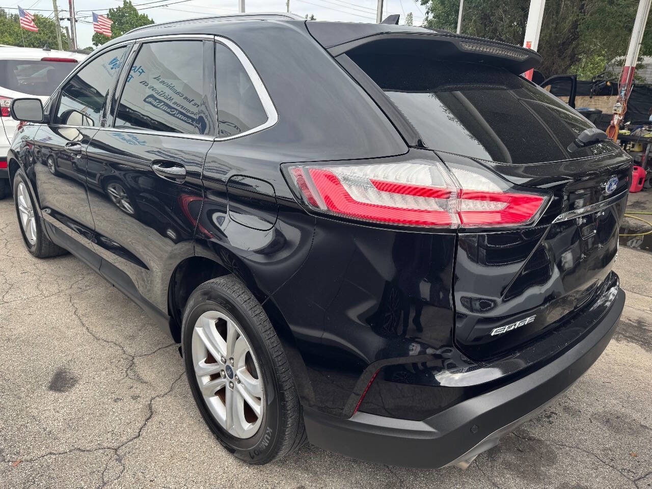 Used 2020 Ford Edge SEL image 3