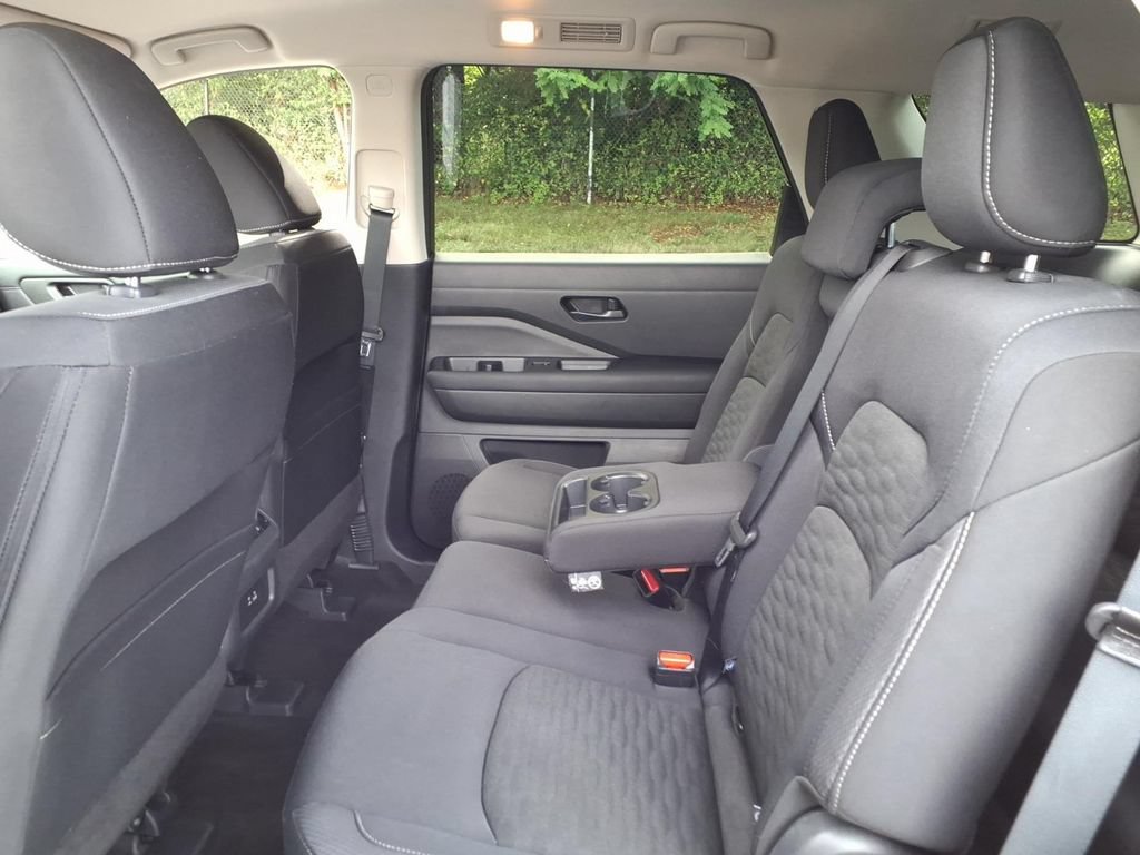 Used 2025 Nissan Pathfinder SV AWD/4WD image 19
