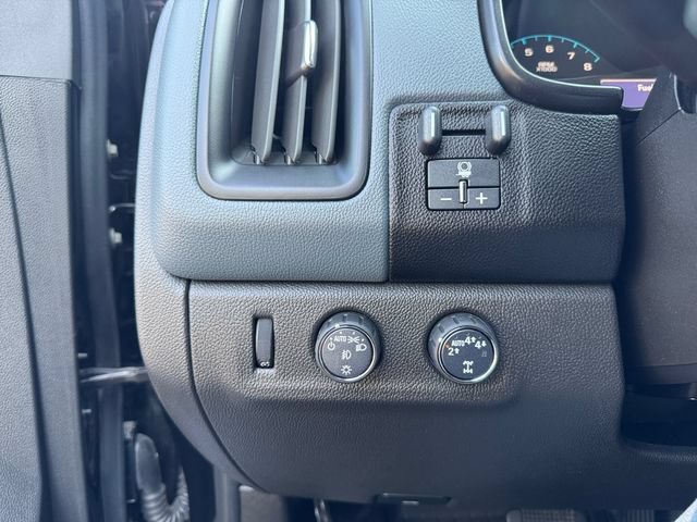Used 2022 Chevrolet Colorado Z71 w/ Z71 Midnight Edition AWD/4WD image 23