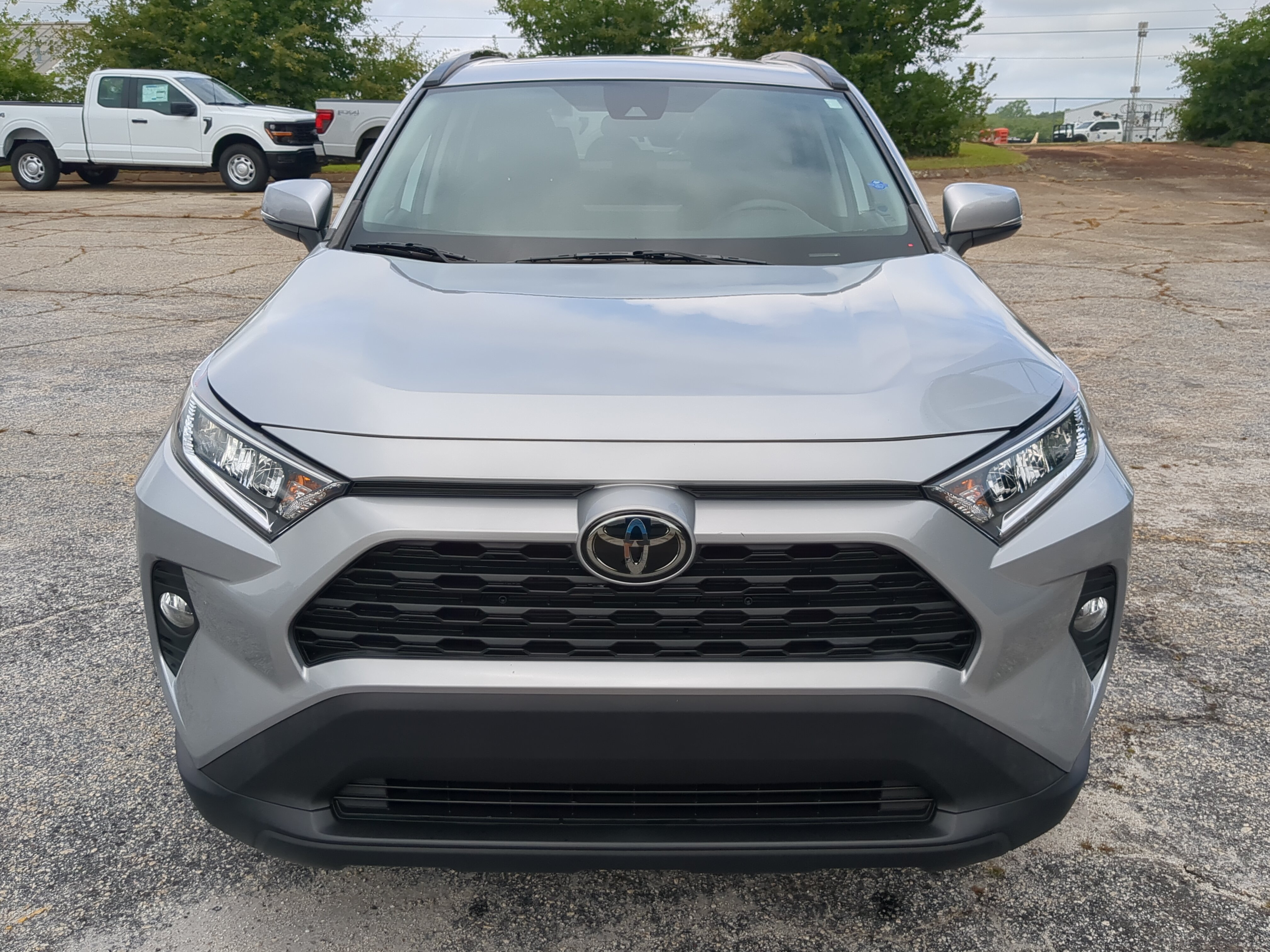 Used 2021 Toyota RAV4 XLE w/ Convenience Package FWD image 7