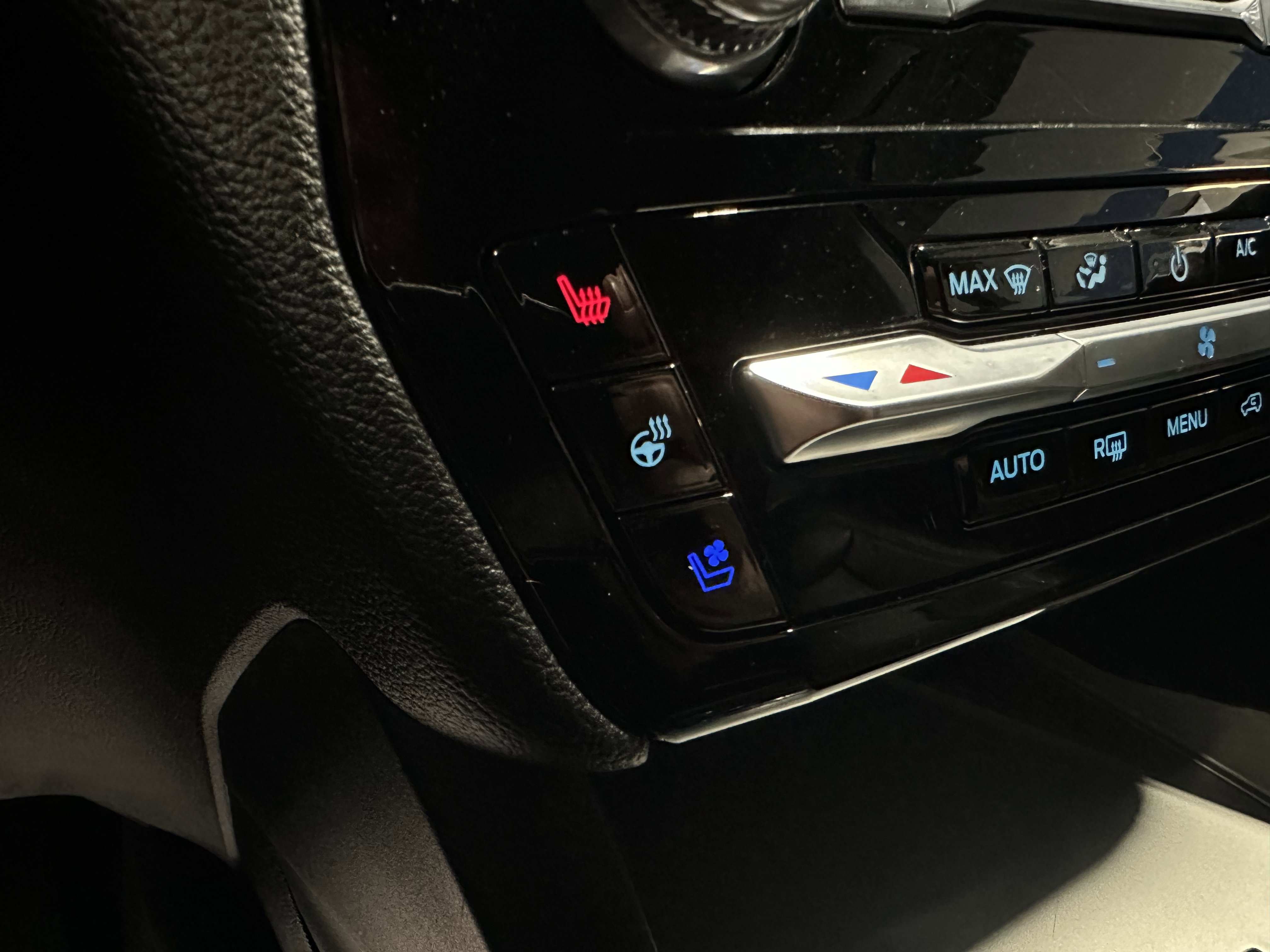 Used 2022 Ford Explorer Limited w/ Equipment Group 301A image 16