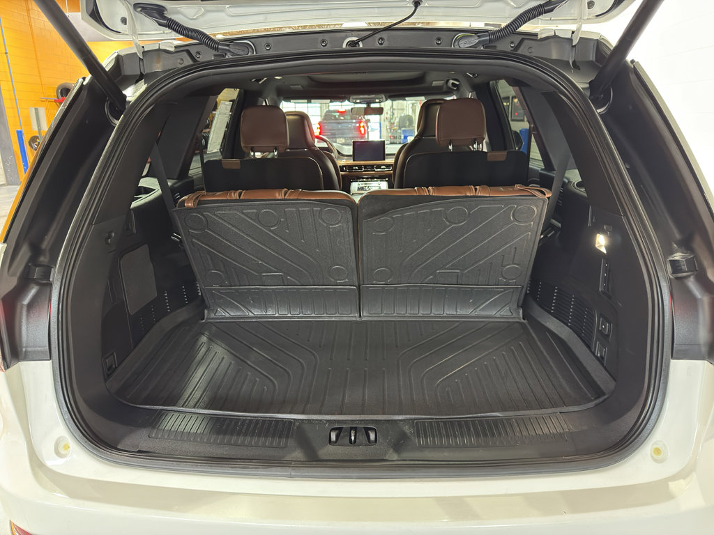 Used 2023 Lincoln Aviator Reserve w/ Equipment Group 201A image 21
