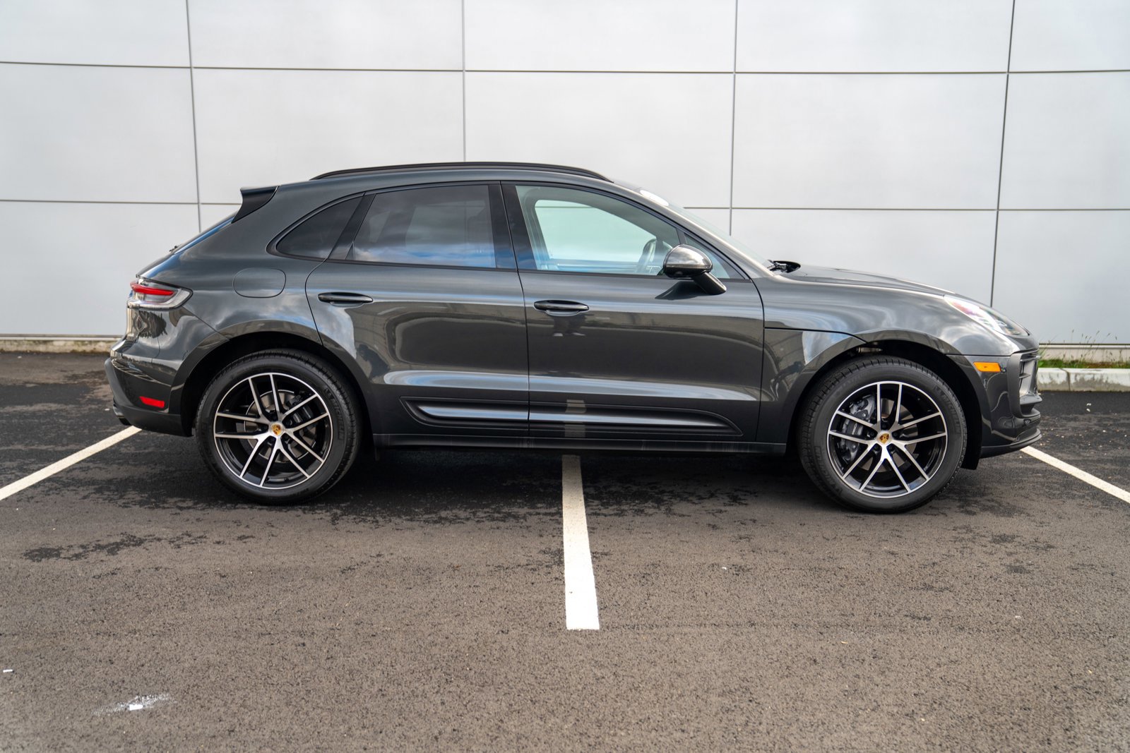 Certified 2025 Porsche Macan image 8