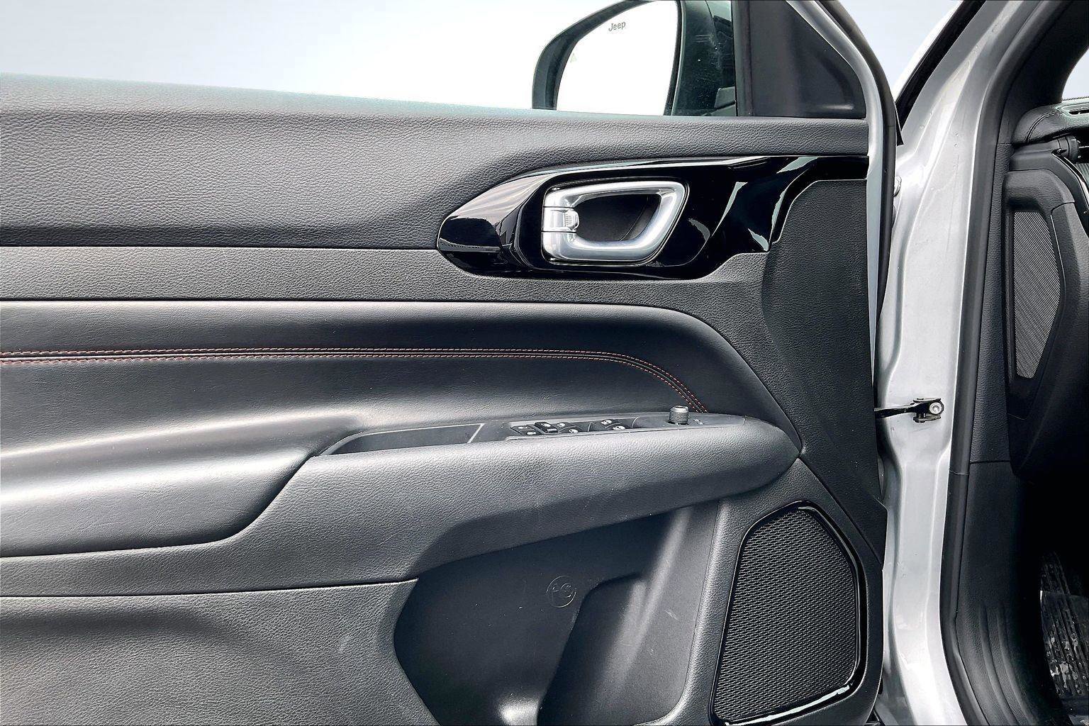 Used 2024 Jeep Compass Trailhawk image 23